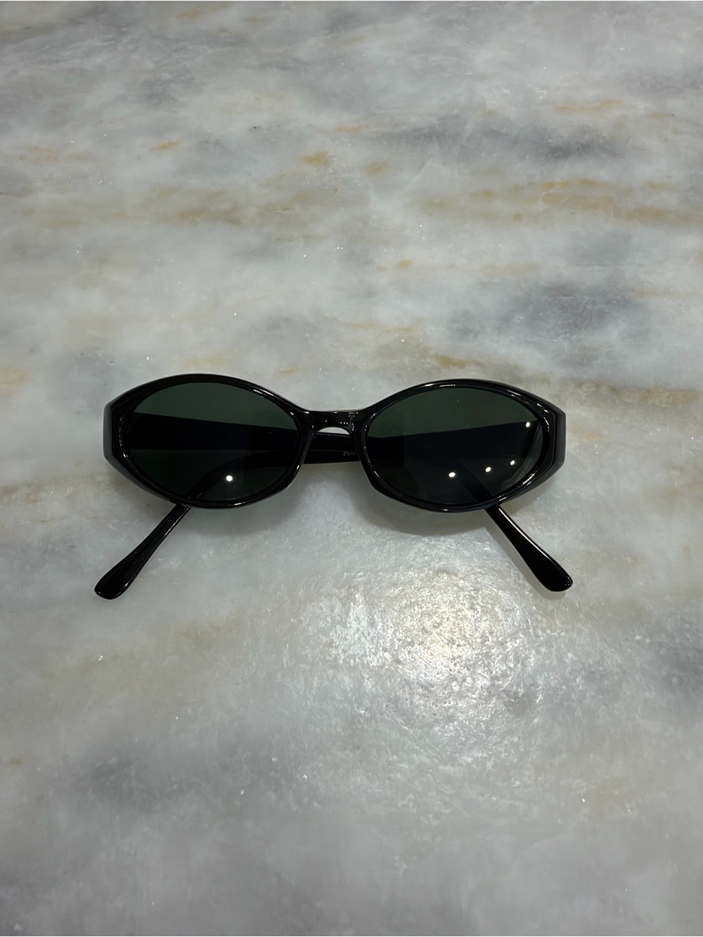 Vintage Small Size 90s Mod Verona Classic Oval Frame Sunglasses - Black